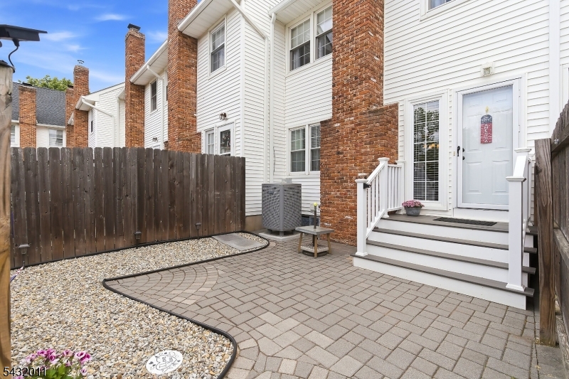 Williamsburg Square - Residential