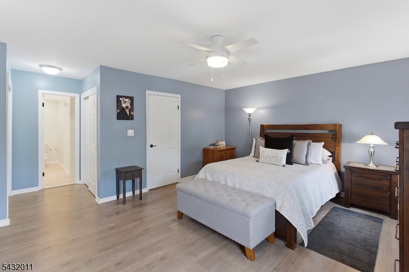 Williamsburg Square - Residential