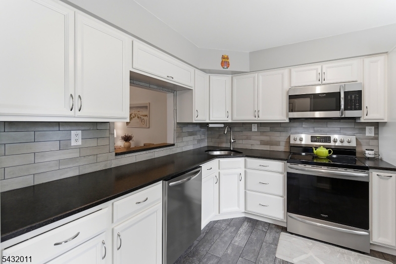 Williamsburg Square - Residential
