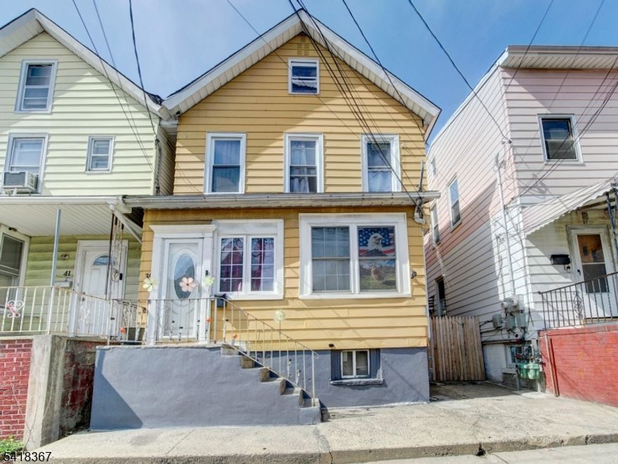 Prime Elizabeth Location! This charming 3-bedroom, 2-bathroom home is perfectly situated for those who value convenience above all else. You are just minutes away from major transportation, making your daily commute a breeze. Enjoy easy access to local shopping centers and a diverse array of popular restaurants right at your doorstep. Whether you?re looking for a move-in-ready residence or a smart investment, this lovely home offers the ideal blend of comfort and accessibility.