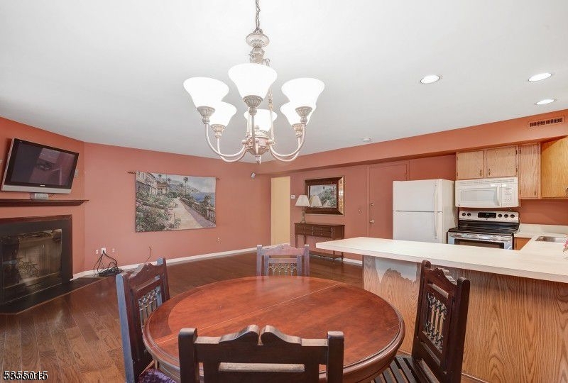 Crestwood Commons - Residential