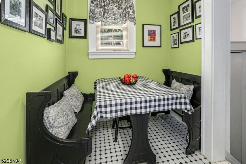 Westfield Town, New Jersey 07090, United States, 4 Bedrooms Bedrooms, ,2 BathroomsBathrooms,Residential,Pending,50990