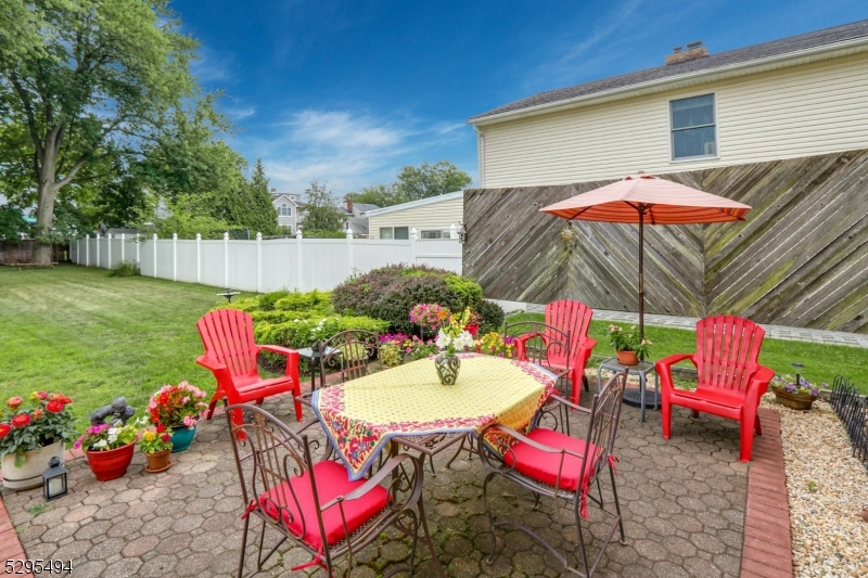 Westfield Town, New Jersey 07090, United States, 4 Bedrooms Bedrooms, ,2 BathroomsBathrooms,Residential,Pending,50990