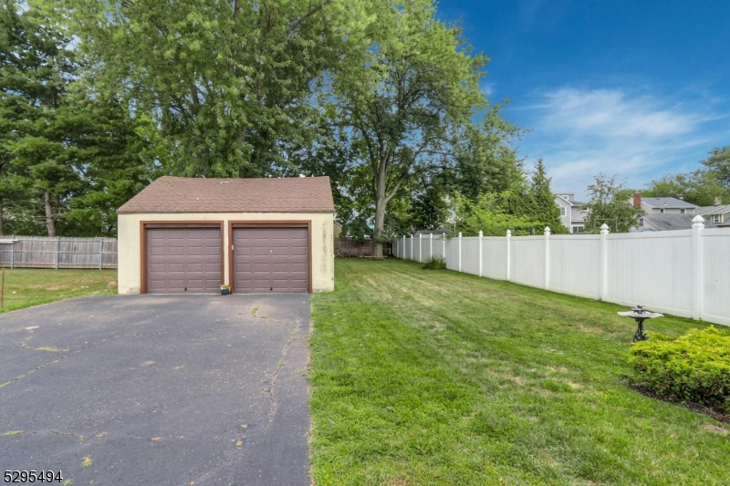 Westfield Town, New Jersey 07090, United States, 4 Bedrooms Bedrooms, ,2 BathroomsBathrooms,Residential,Pending,50990