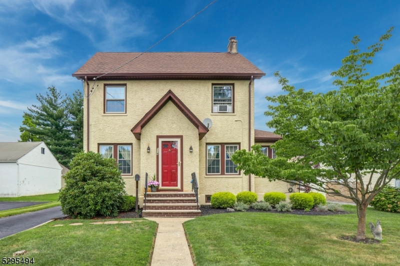 Westfield Town, New Jersey 07090, United States, 4 Bedrooms Bedrooms, ,2 BathroomsBathrooms,Residential,Pending,50990