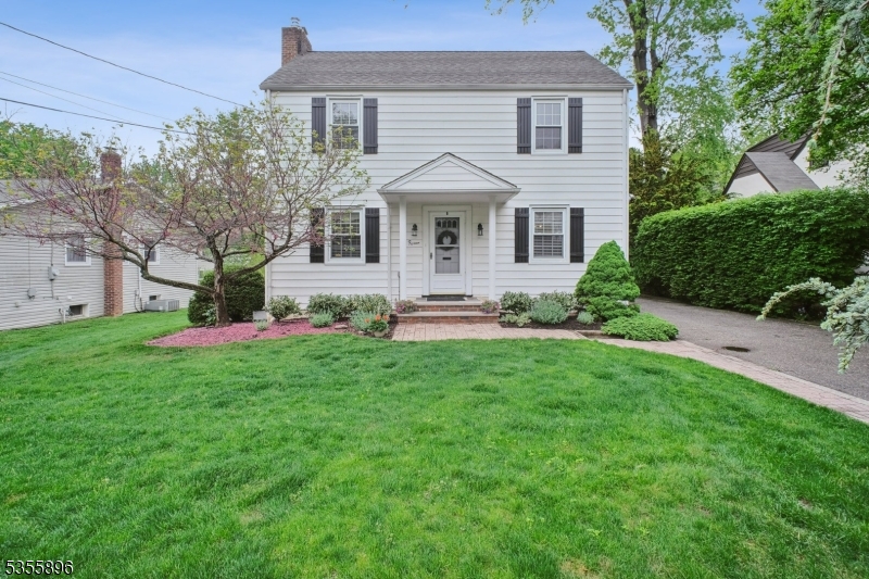 15 Woods End Rd