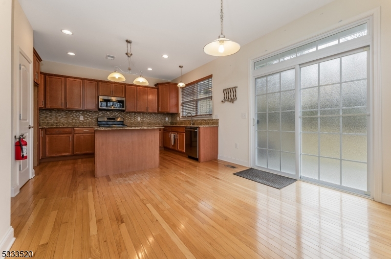 Allamuchy Twp., New Jersey 07840, United States, 3 Bedrooms Bedrooms, ,3 BathroomsBathrooms,Residential,Active,110666