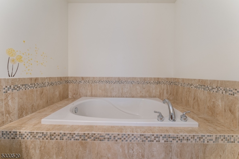 Allamuchy Twp., New Jersey 07840, United States, 3 Bedrooms Bedrooms, ,3 BathroomsBathrooms,Residential,Active,110666