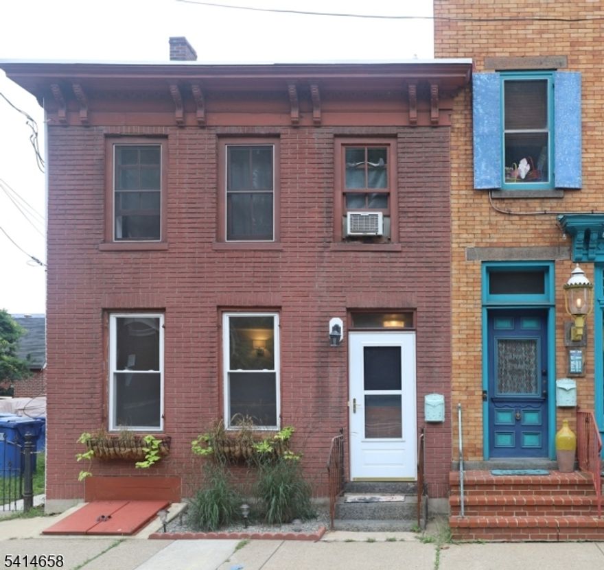 Beautifully expanded first-floor one-bedroom apartment with flexible office space in the heart of Lambertville.  Artfully renovated, featuring an eat-in-kitchen with an unique breakfast bar, generous counter space, and classic local charm.  In-town location close to shops, dining, canal path and everything Lambertville has to offer.