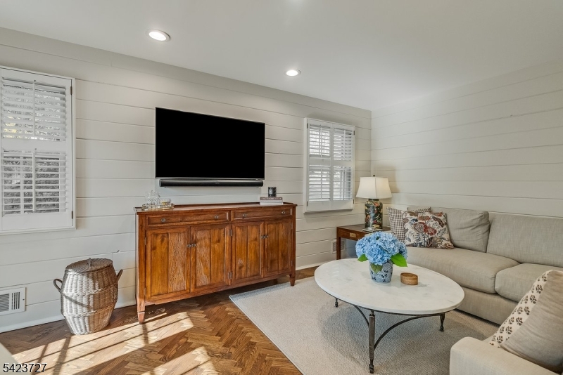 Eastgate Square Condo Assoc - Residential