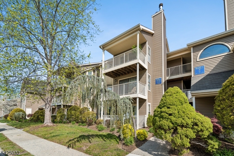 CROSSPOINTE - Residential