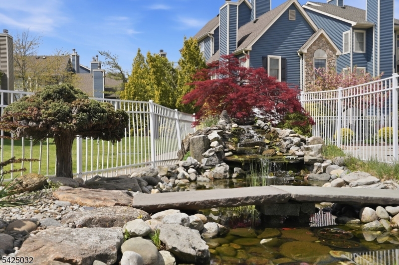 CROSSPOINTE - Residential