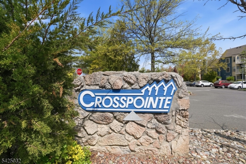 CROSSPOINTE - Residential