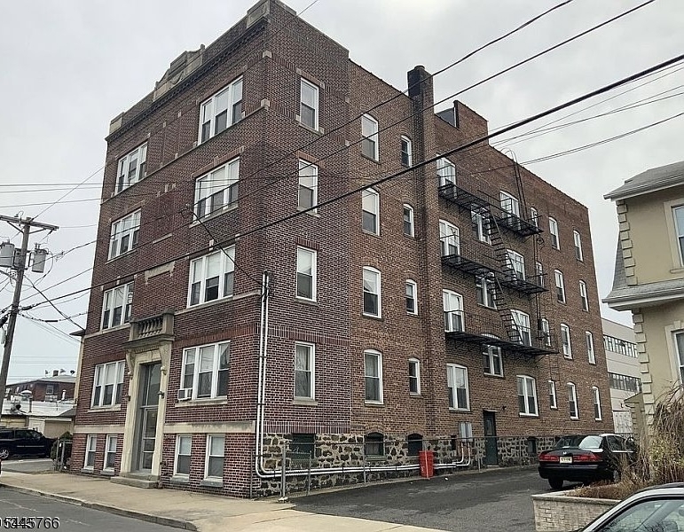 Photo 1 of 7 — 214 Lawton Ave 14, Cliffside Park Boro, NJ 07010