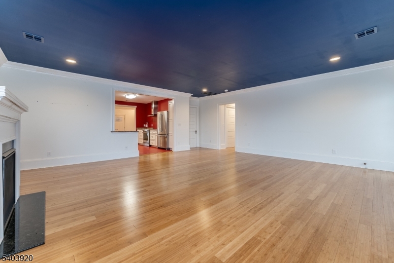 MAIN STREET - Residential Lease