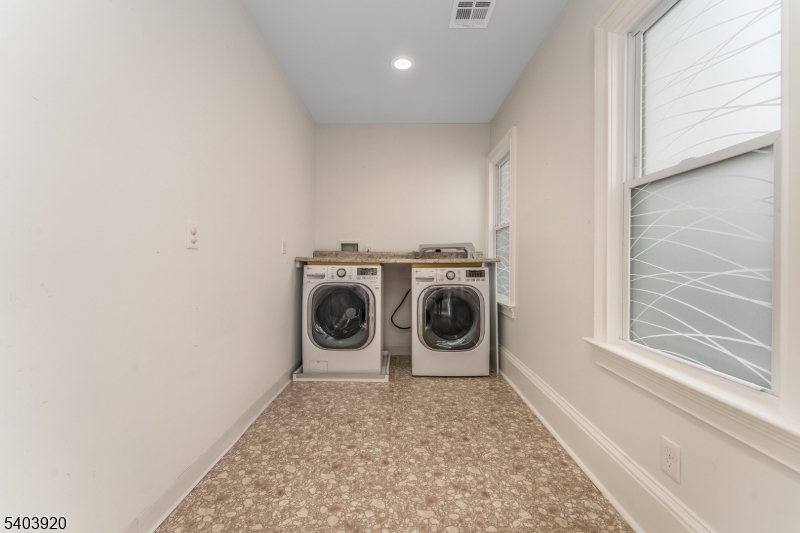 MAIN STREET - Residential Lease