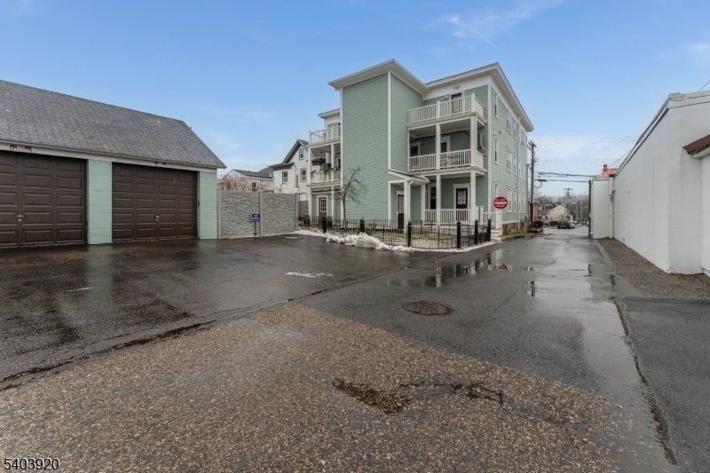 MAIN STREET - Residential Lease