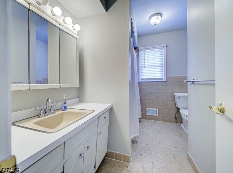 BROAD ACRES - Residential