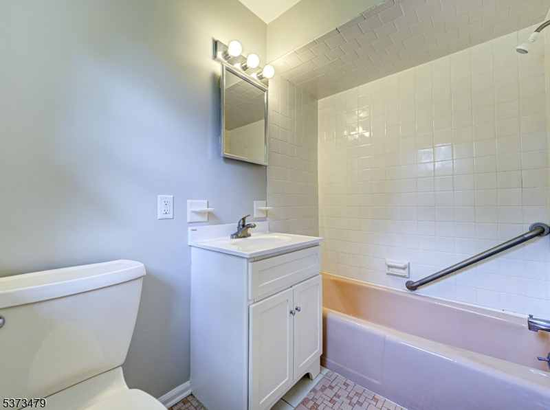 BROAD ACRES - Residential