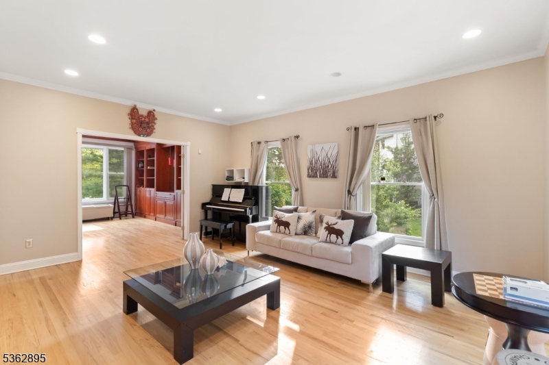 Woodlake Crest - Residential