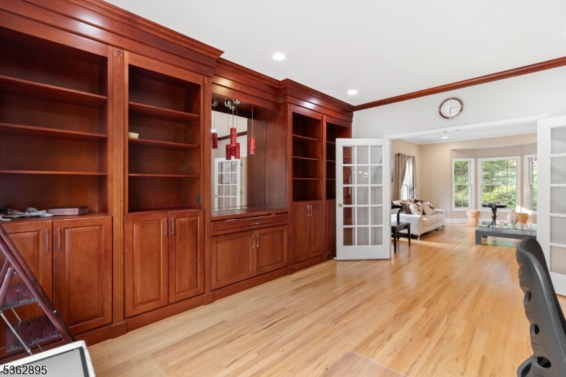 Woodlake Crest - Residential