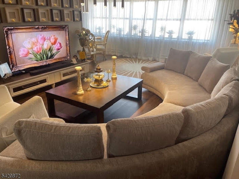 Elmora - Residential