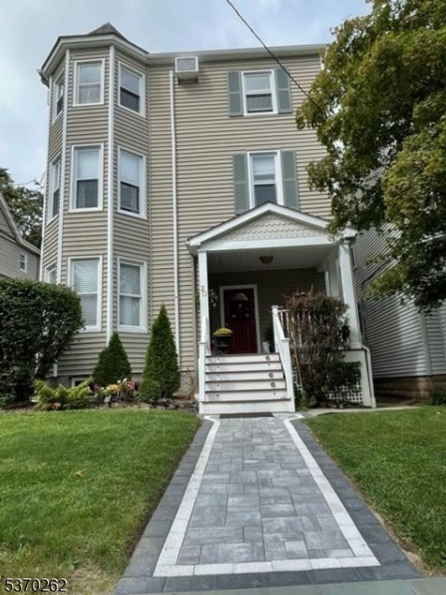Great Location! Gorgeous freshly painted 1st floor unit with private entry door in a legal 3-family home. Steps toVerona public library, Bloomfield Ave. shops, restaurants, Houses of Worships, NYC bus stops, and the famous Verona park. Top rated Verona schools. Refinishedhardwood floor, S/S kitchen appliances and granite counter tops. Deep and fenced backyard with patio. Share coin-operate W/D in basement. The unithas own gas and electric meters. REQ; NTN Credit/Background check and income verification. Tenant must carry tenant's insurance and provideowner with a copy of policy. No smoking, no pets. On street or lot parking with town permit.