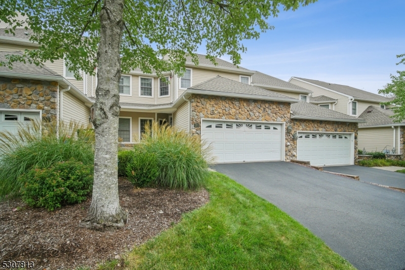 Photo 2 of 32 of 20 Winged Foot Dr townhome