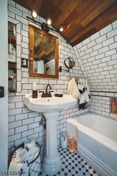 Indian Lake - Residential