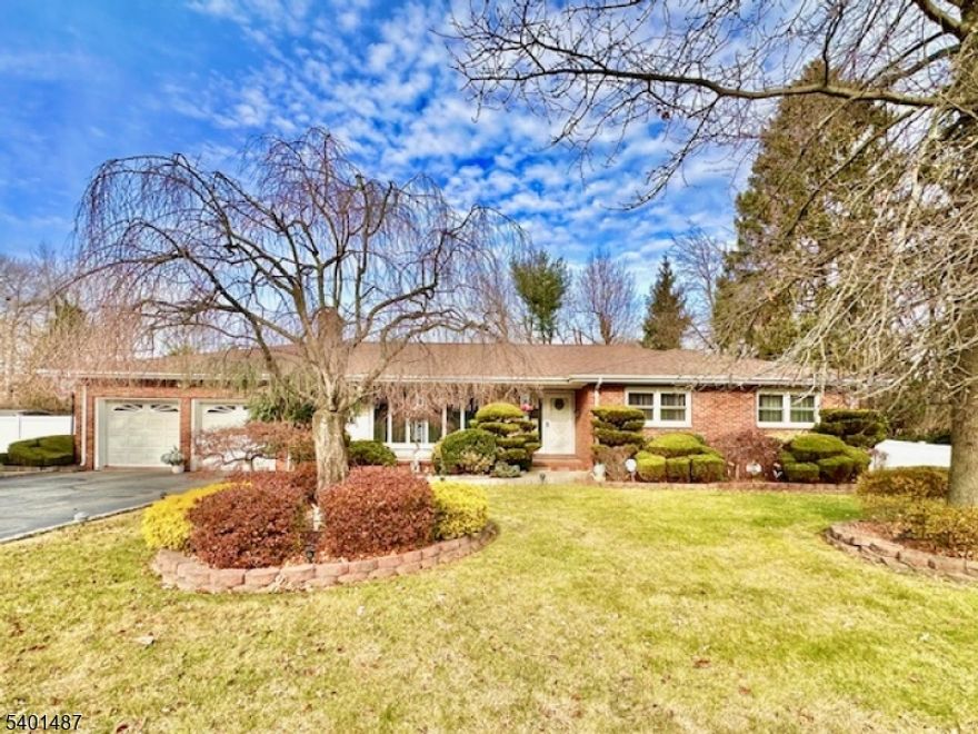 All Brick Oaktree east 4 Bed 3 Full Bath Ranch*Hardwood Floors*Beautiful Bright Eat in Kitchen with Granite Counters and Snack Bar,Stainless Steel Appliances*New Tile Floor*Big Living rm with Stone Wall Gas Fireplace,Recessed Lights,Full Front Wall of Anderson Windows*Formal Dining rm with Sliders to Florida Rm*Full Finished Basement with 2nd Kitchen,Full Bath,Laundry rm,Storage rm,Huge Recreation Room with Bar open to another Big room ,Work Shop with Outside entrance to 2 Car Garage with openers and Attic*New Timberline Roof*All Vinyl Windows*Front Slate Sitting Porch with Overhang*6 Zone Sprinkler System*Great Location Close to stores and Transportation