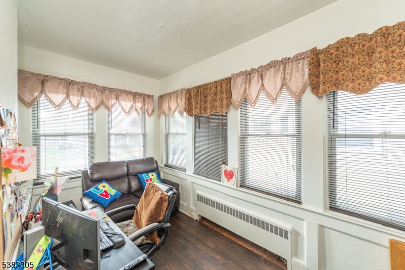 Tuxedo Park - Residential