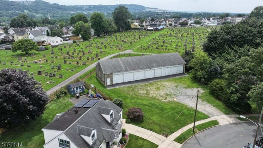 98 HENDERSON ST PHILLIPSBURG NJ 08865 - 3200 +/- SQ FT 8 BAYMASONRY GARAGE LOCATED ON .44 +/- ACRE LOT - LARGEPARKING AREA - R-50 ZONING - FANTASTIC REDEVELOPMENT SITE