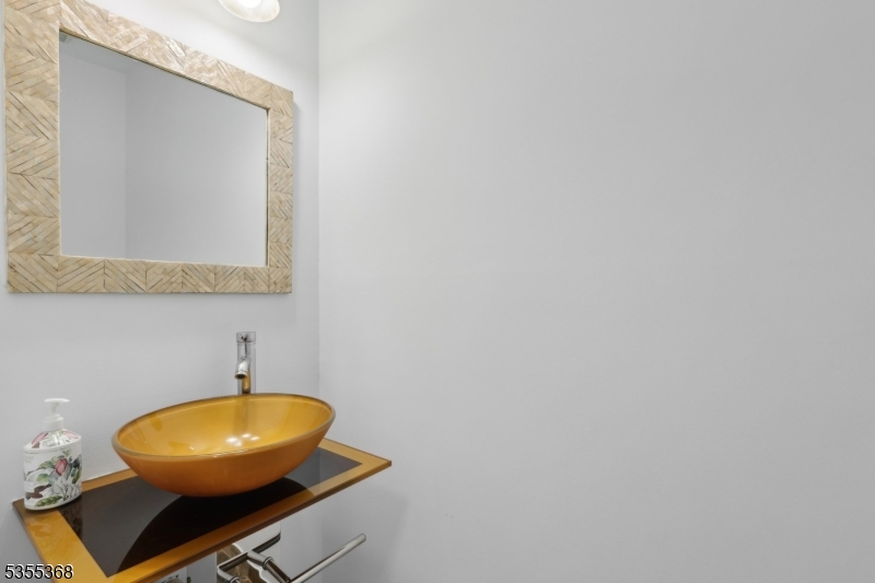 Bridgewater Twp., New Jersey 08807, United States, 3 Bedrooms Bedrooms, ,3 BathroomsBathrooms,Residential,Active,218051