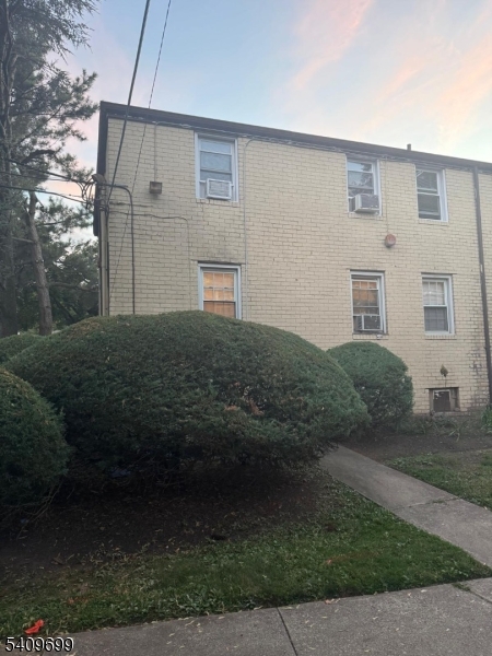 Woods End Condominiums - Residential