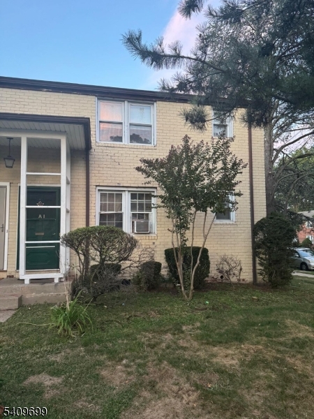 Woods End Condominiums - Residential