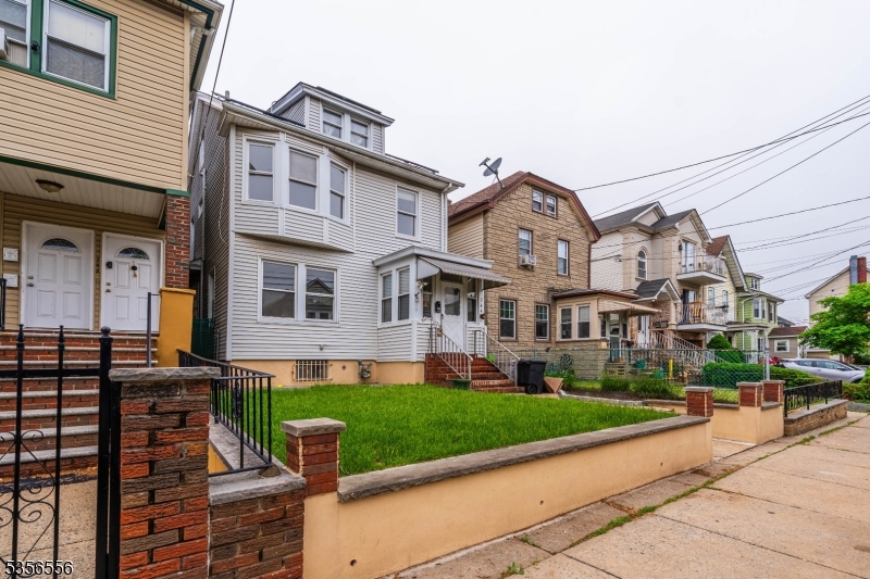 744 Jackson Ave
