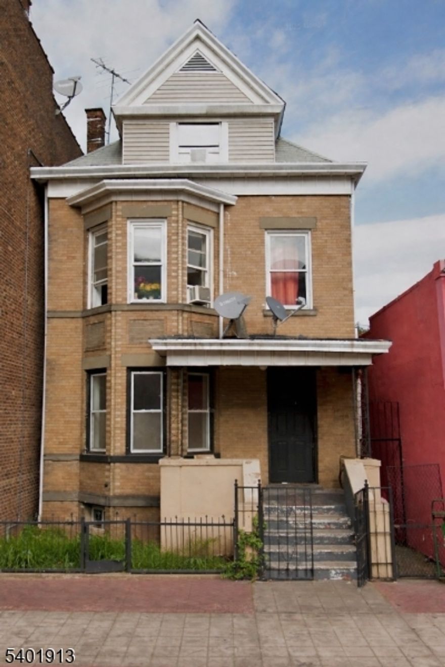 Spacious 4-bedroom, 2-bath apartment, updated in 2025! Features a modern kitchen, updated bathrooms, updated flooring,. Conveniently located near shopping, dining, schools, and transportation.