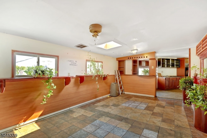 Forrest Hills - Commercial Sale