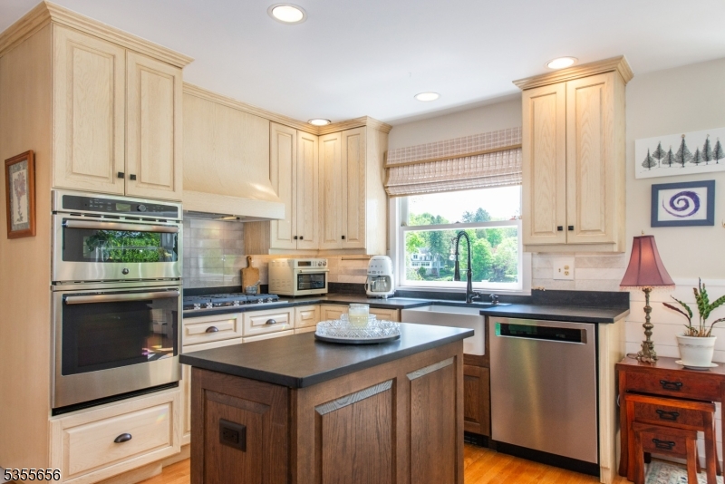 40 Hemlock Ave