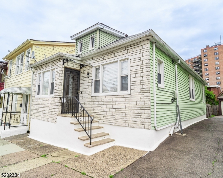 Photo 2 of 10 of 253 Pacific St house