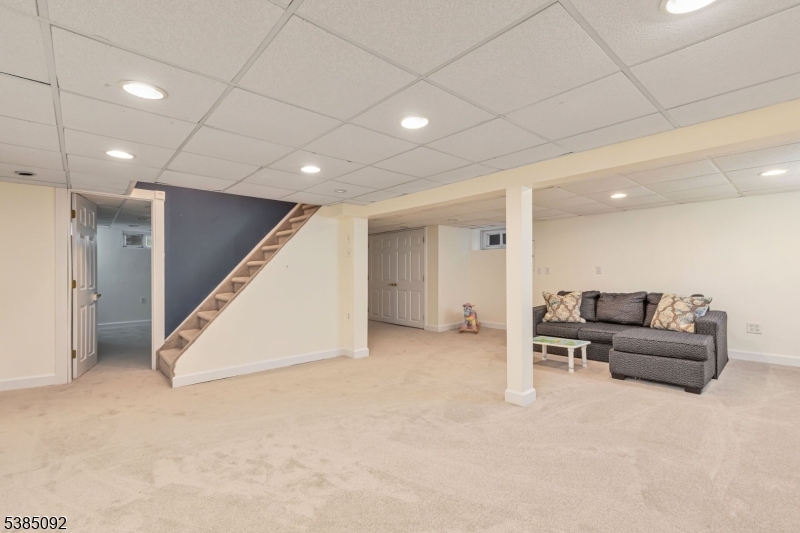 New Providence Boro, New Jersey 07974, United States, 3 Bedrooms Bedrooms, ,2 BathroomsBathrooms,Residential,Pending,214070