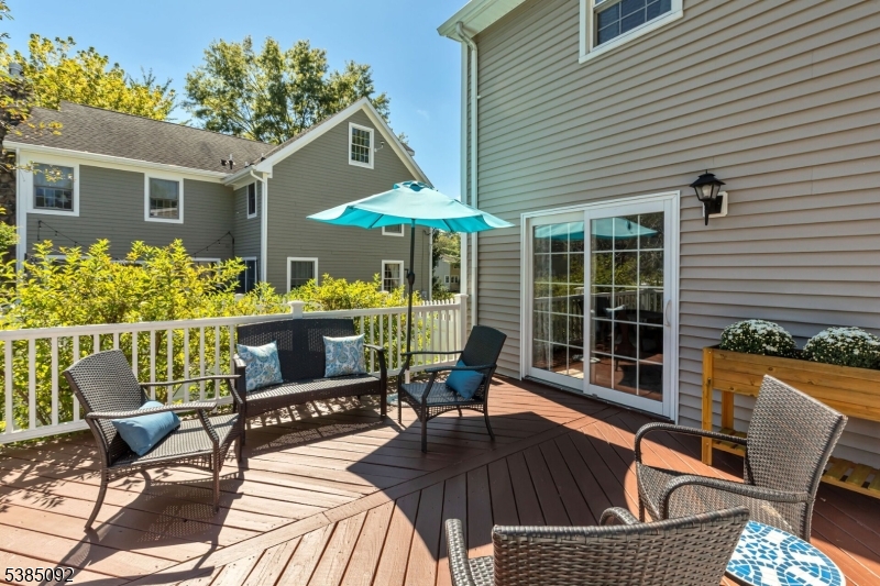 New Providence Boro, New Jersey 07974, United States, 3 Bedrooms Bedrooms, ,2 BathroomsBathrooms,Residential,Pending,214070