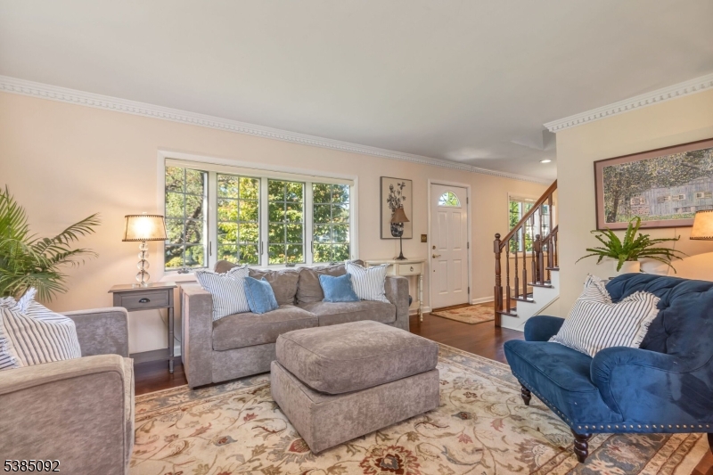 New Providence Boro, New Jersey 07974, United States, 3 Bedrooms Bedrooms, ,2 BathroomsBathrooms,Residential,Pending,214070