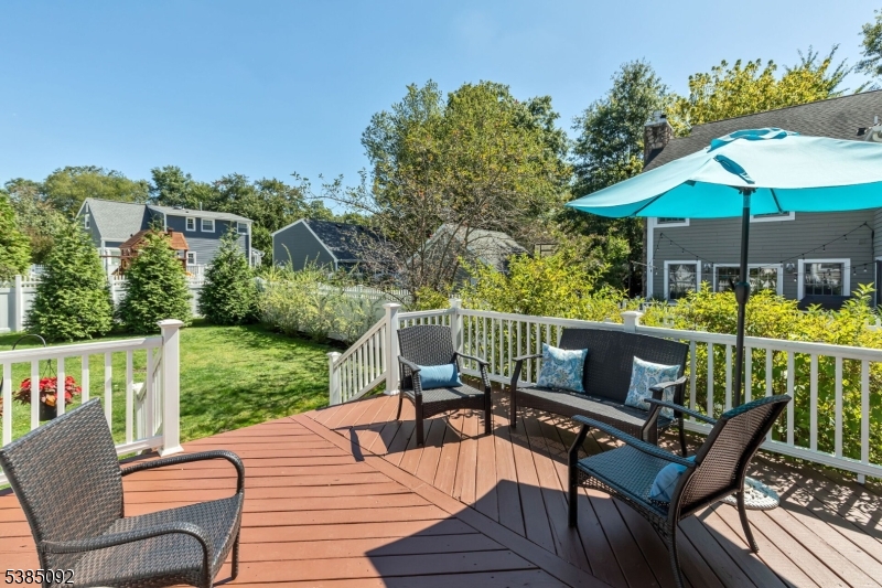 New Providence Boro, New Jersey 07974, United States, 3 Bedrooms Bedrooms, ,2 BathroomsBathrooms,Residential,Pending,214070