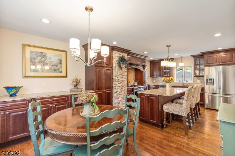 New Providence Boro, New Jersey 07974, United States, 3 Bedrooms Bedrooms, ,2 BathroomsBathrooms,Residential,Pending,214070