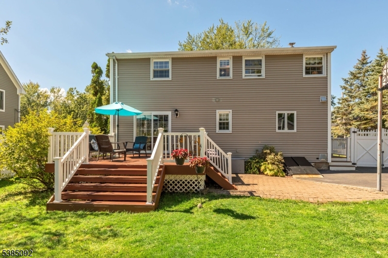 New Providence Boro, New Jersey 07974, United States, 3 Bedrooms Bedrooms, ,2 BathroomsBathrooms,Residential,Pending,214070