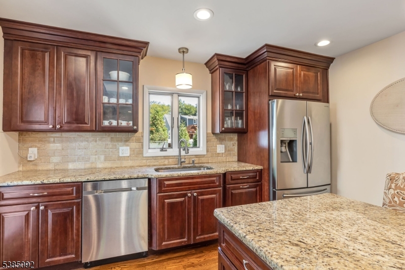 New Providence Boro, New Jersey 07974, United States, 3 Bedrooms Bedrooms, ,2 BathroomsBathrooms,Residential,Pending,214070