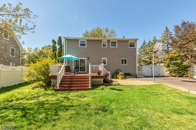 New Providence Boro, New Jersey 07974, United States, 3 Bedrooms Bedrooms, ,2 BathroomsBathrooms,Residential,Pending,214070