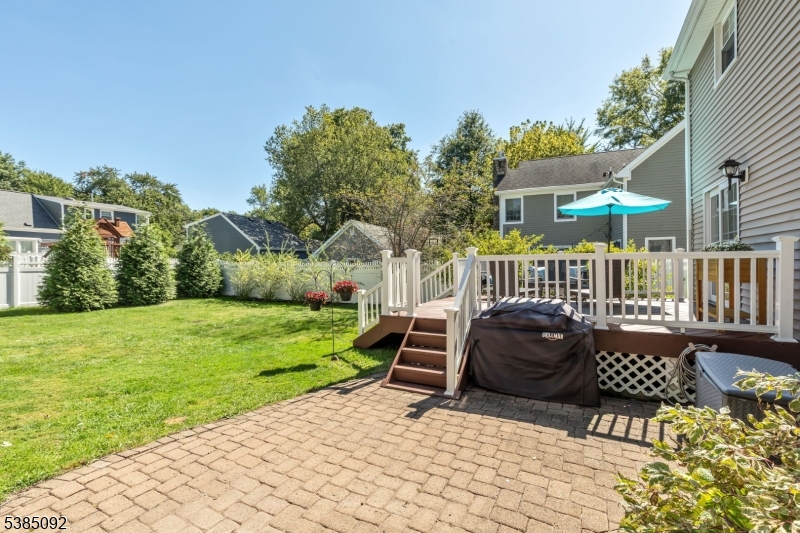 New Providence Boro, New Jersey 07974, United States, 3 Bedrooms Bedrooms, ,2 BathroomsBathrooms,Residential,Pending,214070