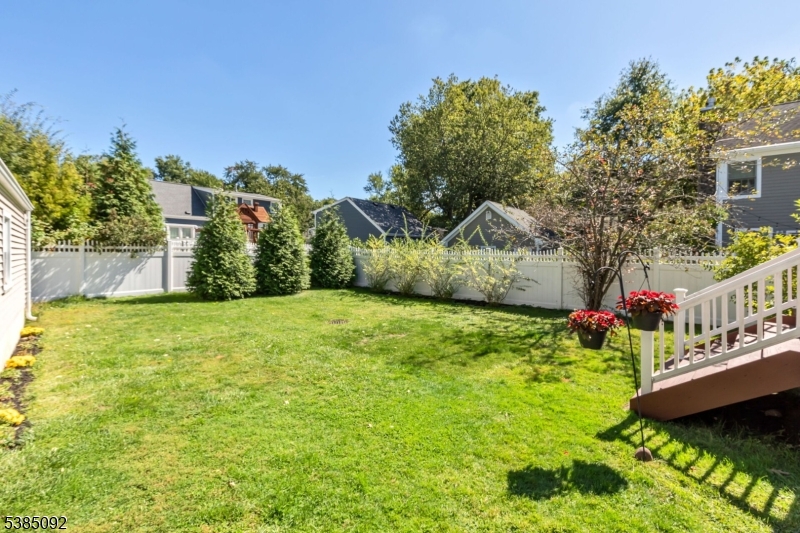 New Providence Boro, New Jersey 07974, United States, 3 Bedrooms Bedrooms, ,2 BathroomsBathrooms,Residential,Pending,214070